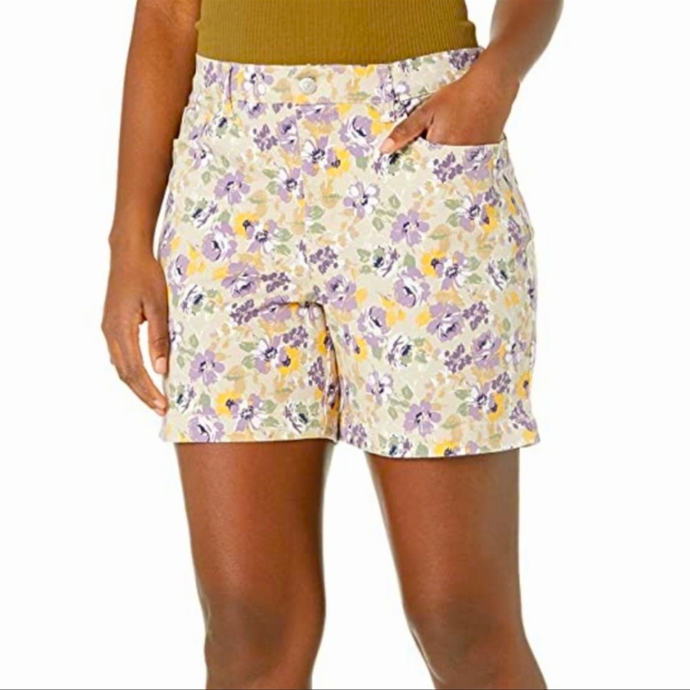 GLORIA VANDERBILT Amanda Shorts SIZE 18 Stonewood Floral Romance Denim Short NWT